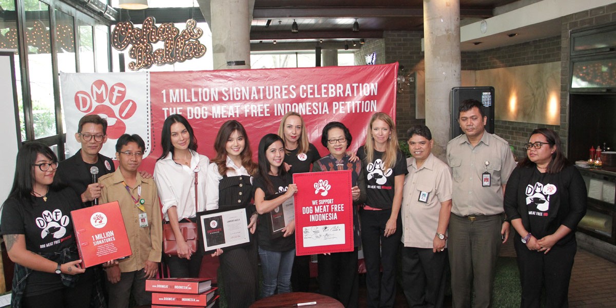 Celebrities Sophia Latjuba, Yeslin Wang, Nadia Mulya and Lawrence Enzela join Dog Meat-Free Indonesia campaigners to deliver 1 million petition signatures calling for an end to the brutal dog & cat meat trades